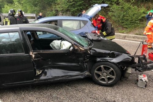 Incidente al Passo del Cavallo, tre vetture coinvolte e cinque feriti Incidente al Passo del Cavallo, tre vetture coinvolte e cinque feriti