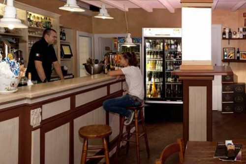 Aggressione Wine Bar: 4 mesi per uno degli aggressori. La parte lesa: “non abbiamo più fiducia”