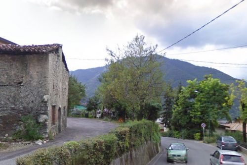 Via Verginella: liquami e buche dall’acquedotto?