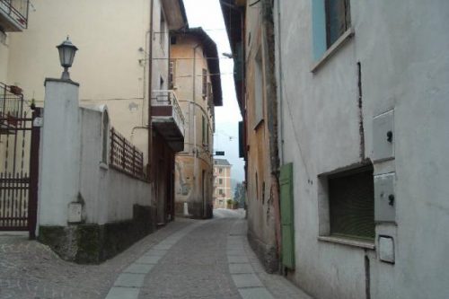 Lumezzane: non si spengono i lampioni di via Roma