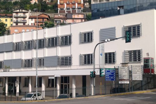 Investe 24enne all’incrocio del Comune e scappa: succede ieri a Lumezzane
