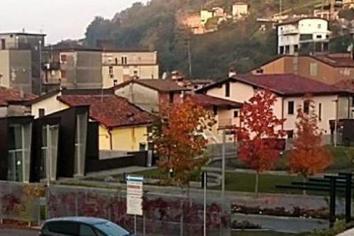 Lumezzane: continua il degrado in Piazza Giovanni Paolo II