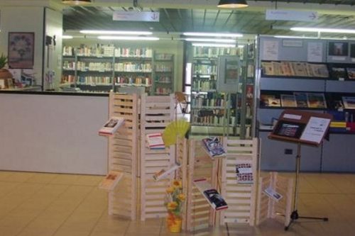 Egi Scapi e i quaderni fotografici in dono alla Biblioteca di Lumezzane