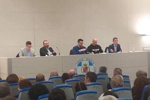 PRIMO CONFRONTO TRA I CANDIDATI SINDACO A LUMEZZANE PRIMO CONFRONTO TRA I CANDIDATI SINDACO A LUMEZZANE