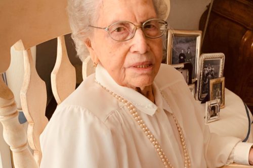 Lumezzane Tutta si Stringe Attorno a Nonna Maria: Augrissimi per i Suoi 100 Anni!