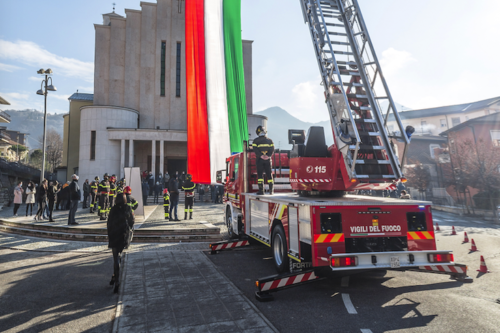 Nuova Autoscala per i Vigili del Fuoco grazie al contributo delle aziende lumezzanesi Nuova Autoscala per i Vigili del Fuoco grazie al contributo delle aziende lumezzanesi