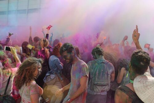 Holi Lume: la festa dei colori torna ad emozionare la Valgobbia Holi Lume: la festa dei colori torna ad emozionare la Valgobbia
