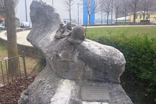 Fiaccolata in onore di don Gnocchi: Lumezzane ha risposto numerosa al momento di riflessione organizzato dagli alpini