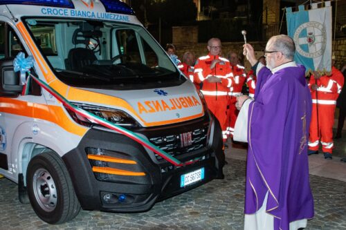 FOTONOTIZIA: Nuova ambulanza per la Croce Bianca di Lumezzane FOTONOTIZIA: Nuova ambulanza per la Croce Bianca di Lumezzane