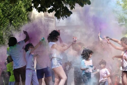 HOLI LUME: colori riempiono il parco don Gnocchi