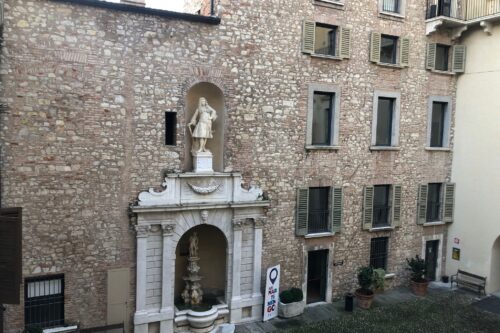 Innovazione e riflessione: l’arte immersiva di Silvia Natali e Andrea Montini a palazzo Martinengo