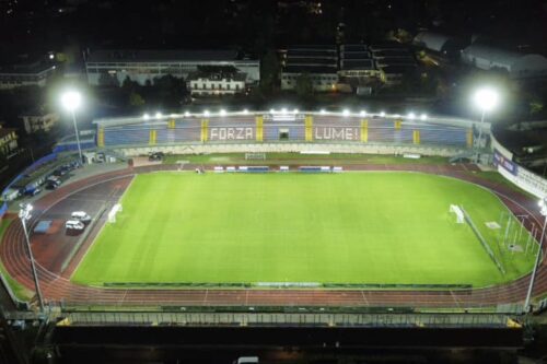 Lumezzane accende i riflettori sullo stadio rinnovato Lumezzane accende i riflettori sullo stadio rinnovato