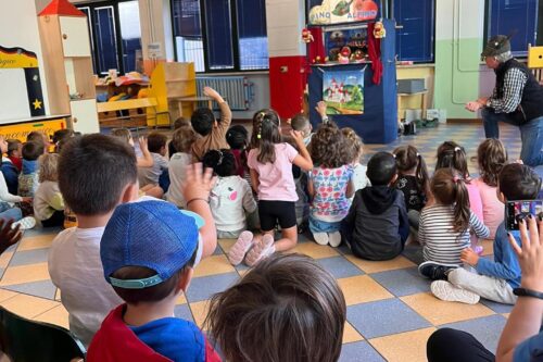 Il nuovo viaggio di Pino l’Alpino tra i bambini lombardi