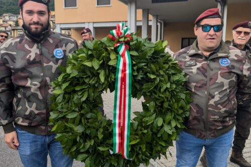 Un salto di coraggio e tradizione: i paracadutisti di Lumezzane celebrano l’undicesimo anniversario