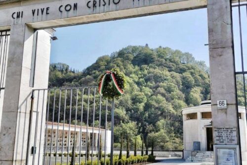 Lavori ai parcheggi del cimitero di Lumezzane: nessun abbattimento per il cedro del Libano